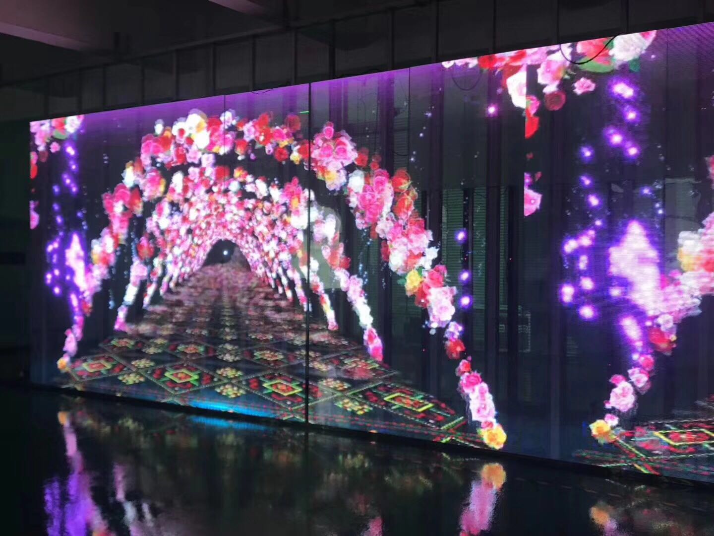 酒吧用LED透明屏效果怎么樣？